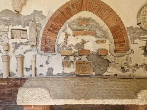 Museo Nazionale di Ravenna - Secondo  Chiostro - restauro angolo nord - Lapidario slide