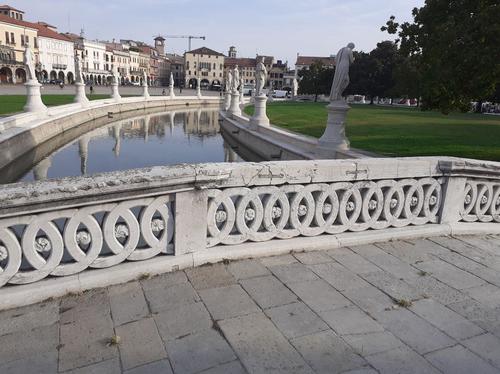 Quattro ponti di Prato della Valle slide