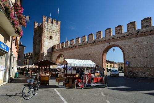 Cinta muraria di Soave slide