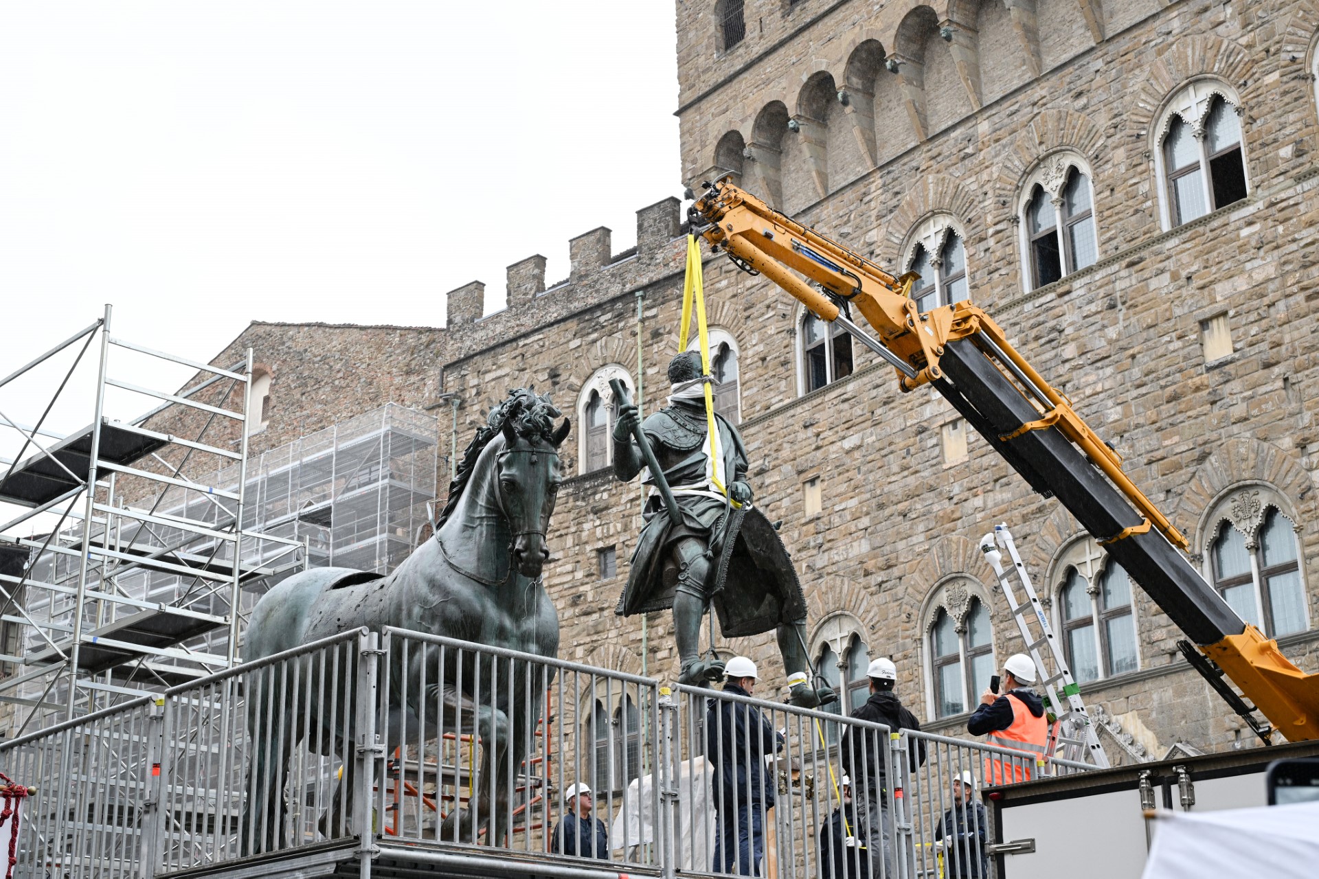 Immagini di RESTAURO GRUPPI SCULTOREI DI PIAZZA DELLA SIGNORIA E PIAZZALE MICHELANGELO