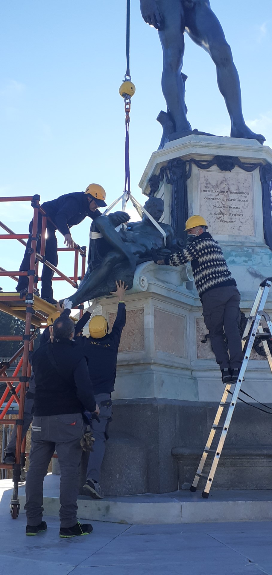 Immagini di RESTAURO GRUPPI SCULTOREI DI PIAZZA DELLA SIGNORIA E PIAZZALE MICHELANGELO