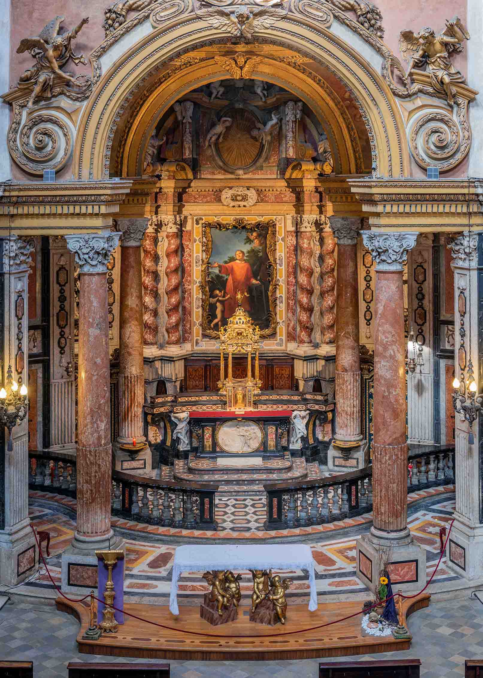 Immagini di Restauro della zona presbiteriale e dell’Altare maggiore della Real Chiesa di San Lorenzo