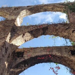 Archi bassi acquedotto medievale